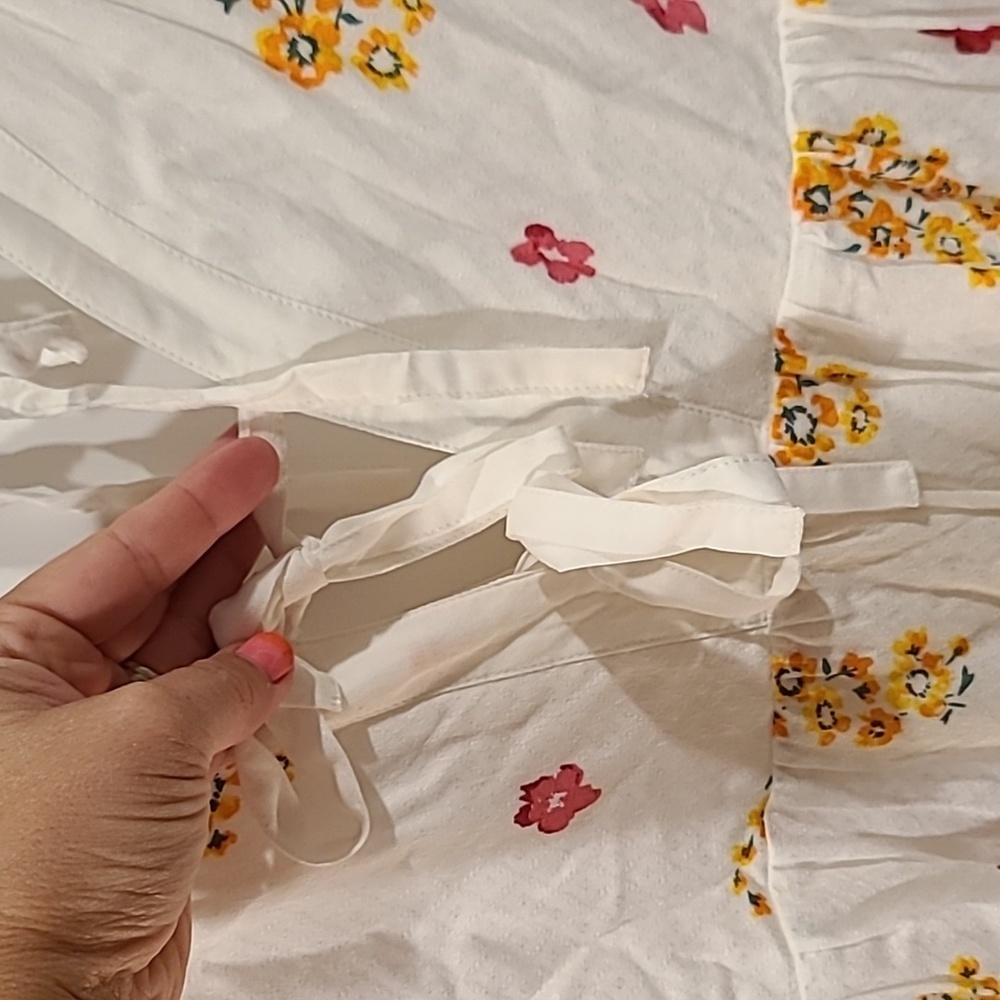 Urban Outfitters Floral Romper​ - Picture 3 of 9